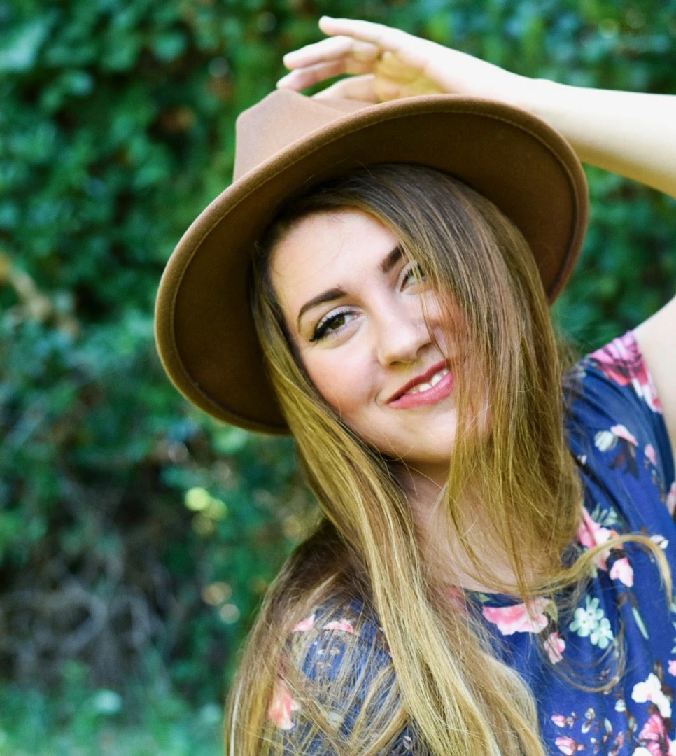 Madisen outdoors in a brown hat